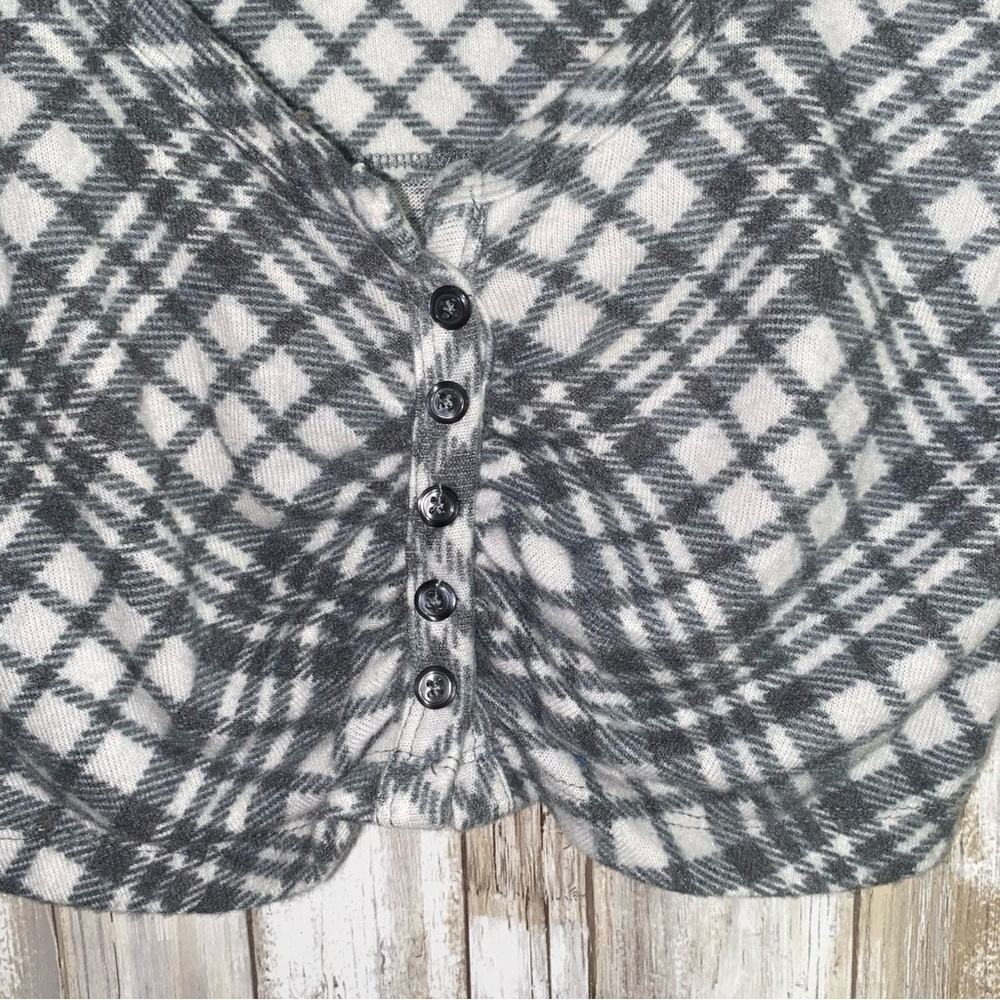 Colsie Grey & White Soft Crop Sleep Top - Picture 2 of 5